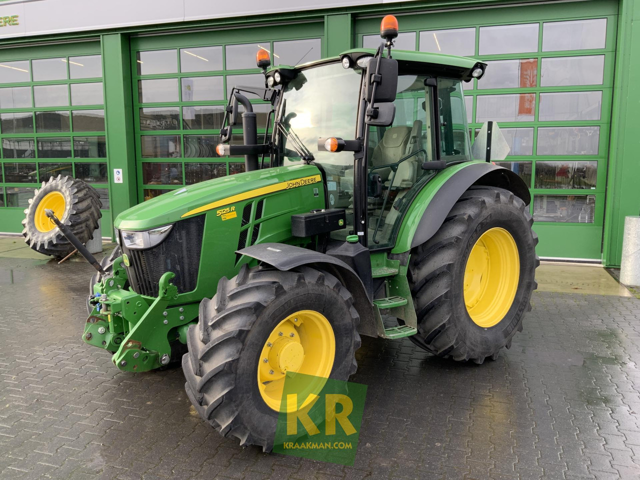 5125R John Deere - Farm tractor: picture 2 5125R John Deere - Farm tractor: picture 2
