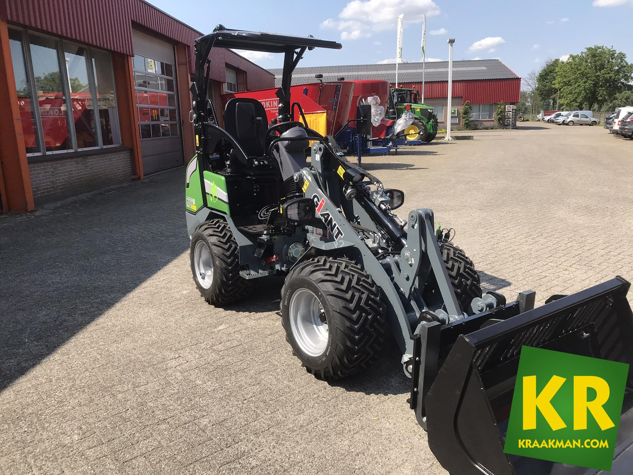 Giant G2200E - Compact loader: picture 2 Giant G2200E - Compact loader: picture 2