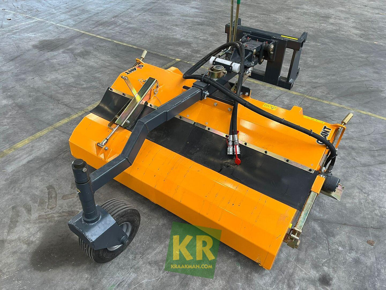 Giant Veegmachine - Broom: picture 2 Giant Veegmachine - Broom: picture 2