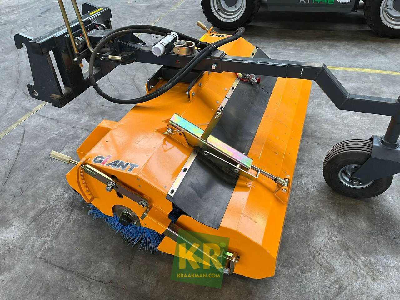 Giant Veegmachine - Broom: picture 3 Giant Veegmachine - Broom: picture 3