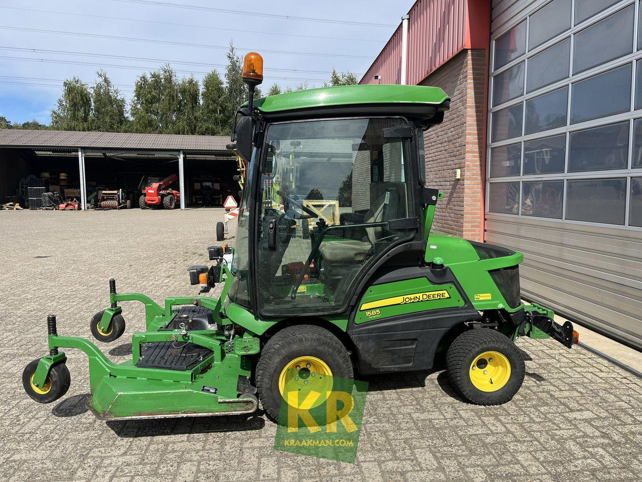 John Deere 1585 - Lawn mower: picture 4 John Deere 1585 - Lawn mower: picture 4