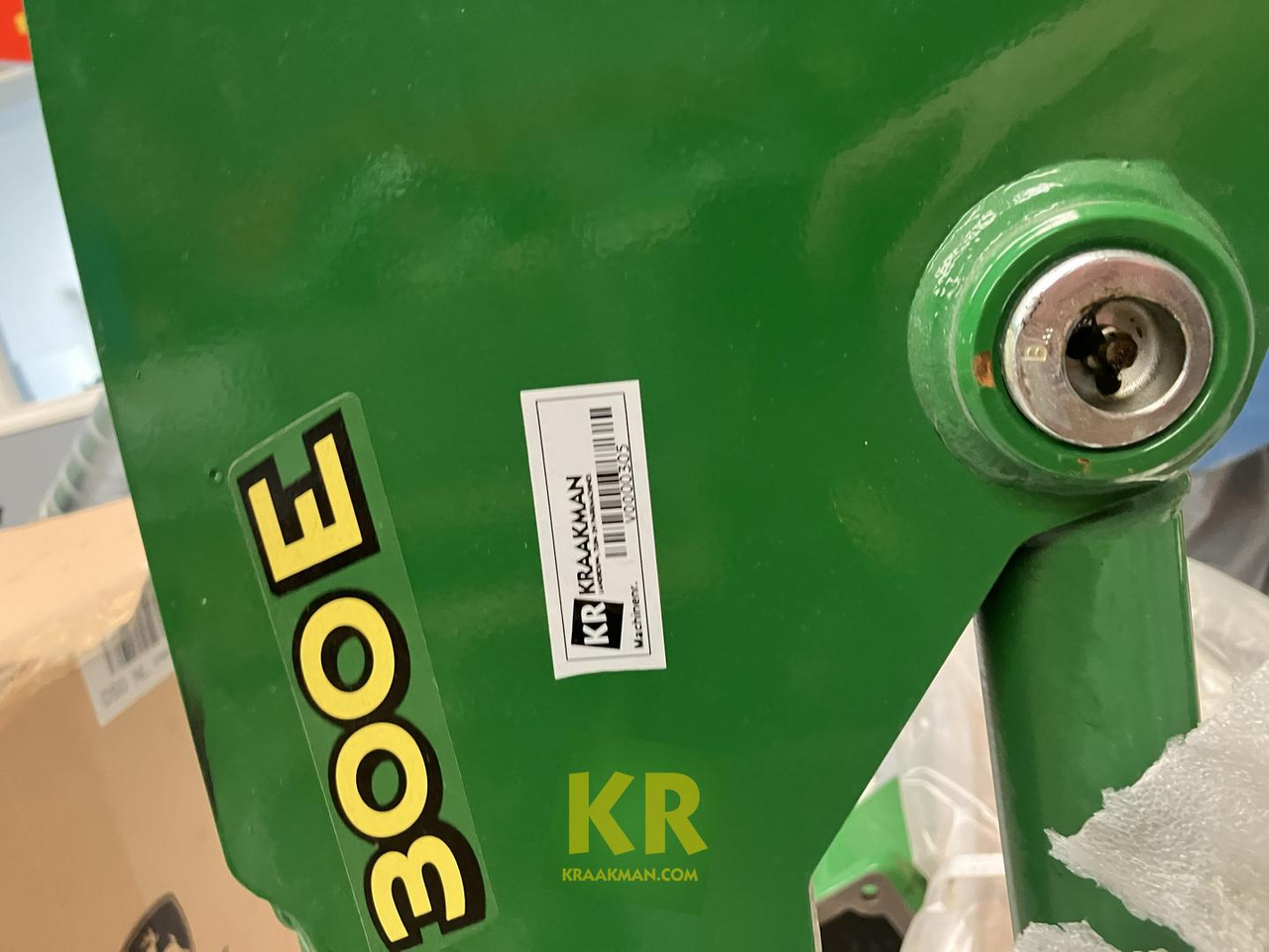 John Deere 300E - Front loader for tractor: picture 1 John Deere 300E - Front loader for tractor: picture 1
