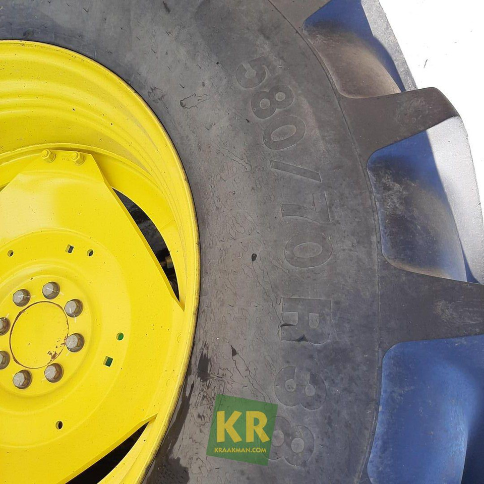 John Deere 6110R - Farm tractor: picture 4 John Deere 6110R - Farm tractor: picture 4