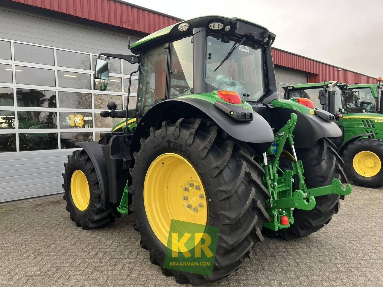 John Deere 6120M - Farm tractor: picture 5 John Deere 6120M - Farm tractor: picture 5