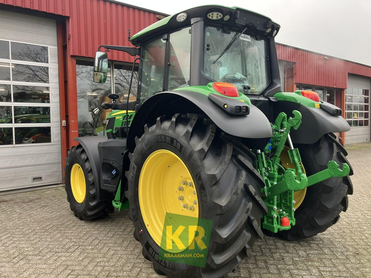 John Deere 6140M - Farm tractor: picture 5 John Deere 6140M - Farm tractor: picture 5