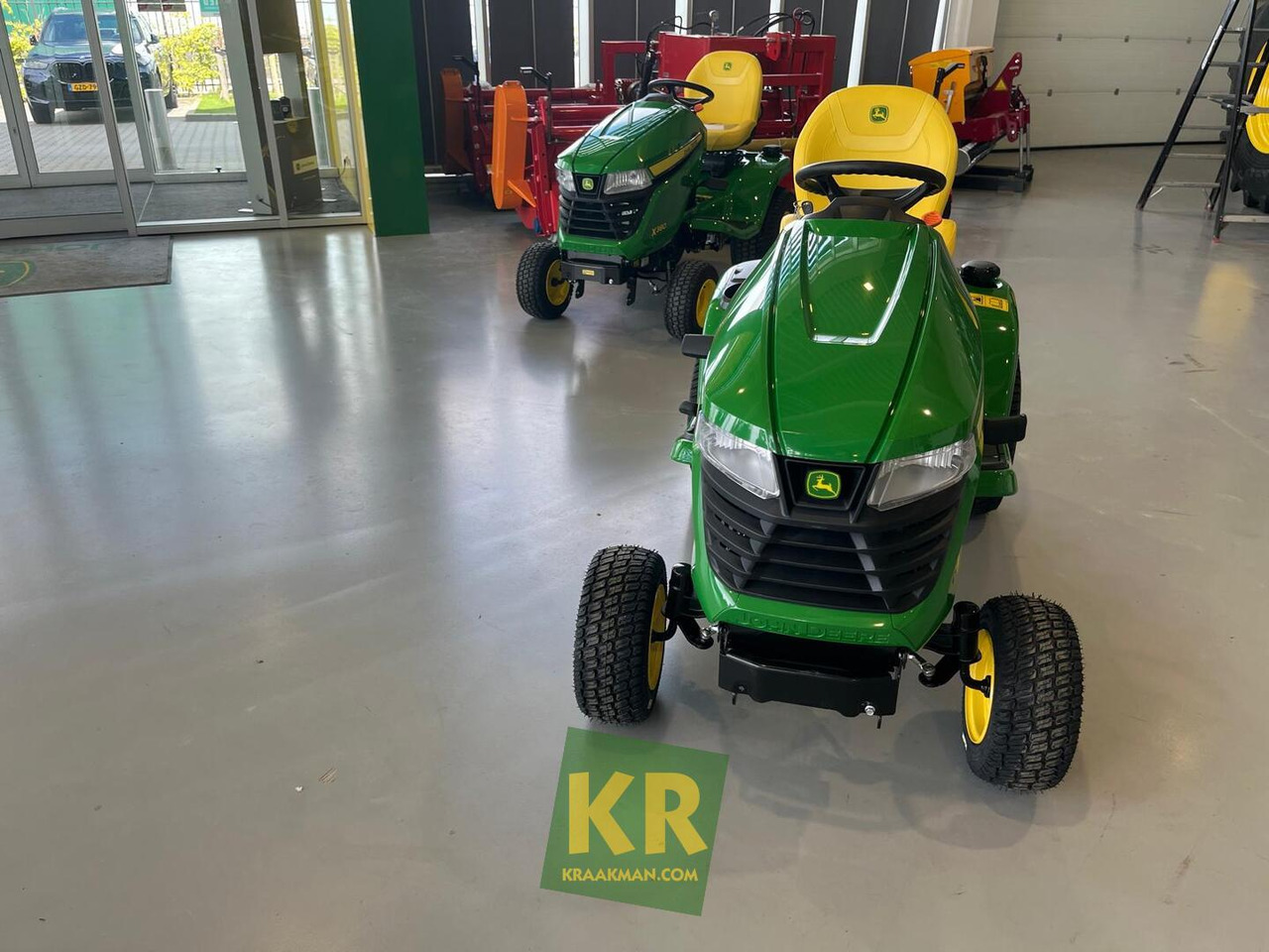 John Deere X380 - Lawn mower: picture 2 John Deere X380 - Lawn mower: picture 2