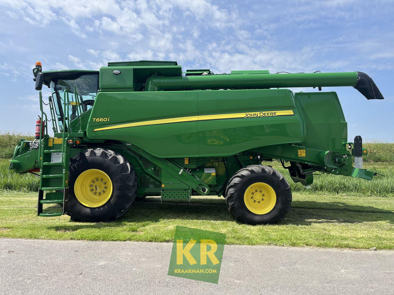 T660 John Deere  - Combine harvester: picture 2 T660 John Deere  - Combine harvester: picture 2