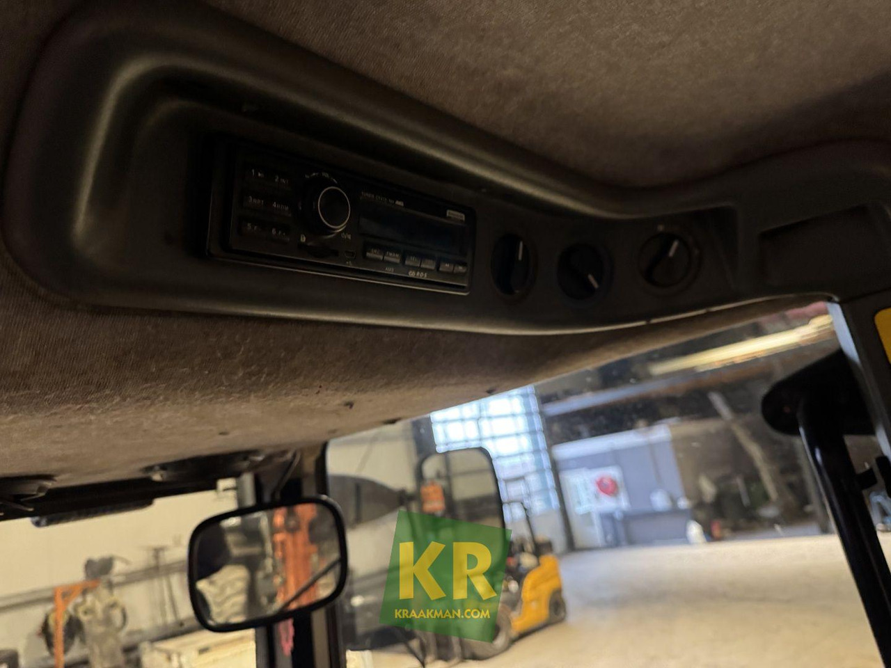 TM190 New Holland  - Farm tractor: picture 3 TM190 New Holland  - Farm tractor: picture 3