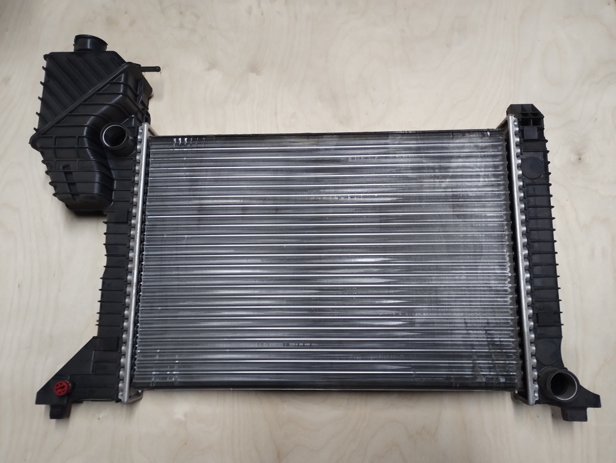 CHŁODNICA WODY MERCEDES SPRINTER 902 903 904 2204018 9015001800 62687 - Radiator for Commercial vehicle: picture 2 CHŁODNICA WODY MERCEDES SPRINTER 902 903 904 2204018 9015001800 62687 - Radiator for Commercial vehicle: picture 2