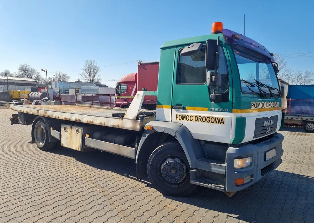 MAN LE 15 220 - Tow truck: picture 2 MAN LE 15 220 - Tow truck: picture 2