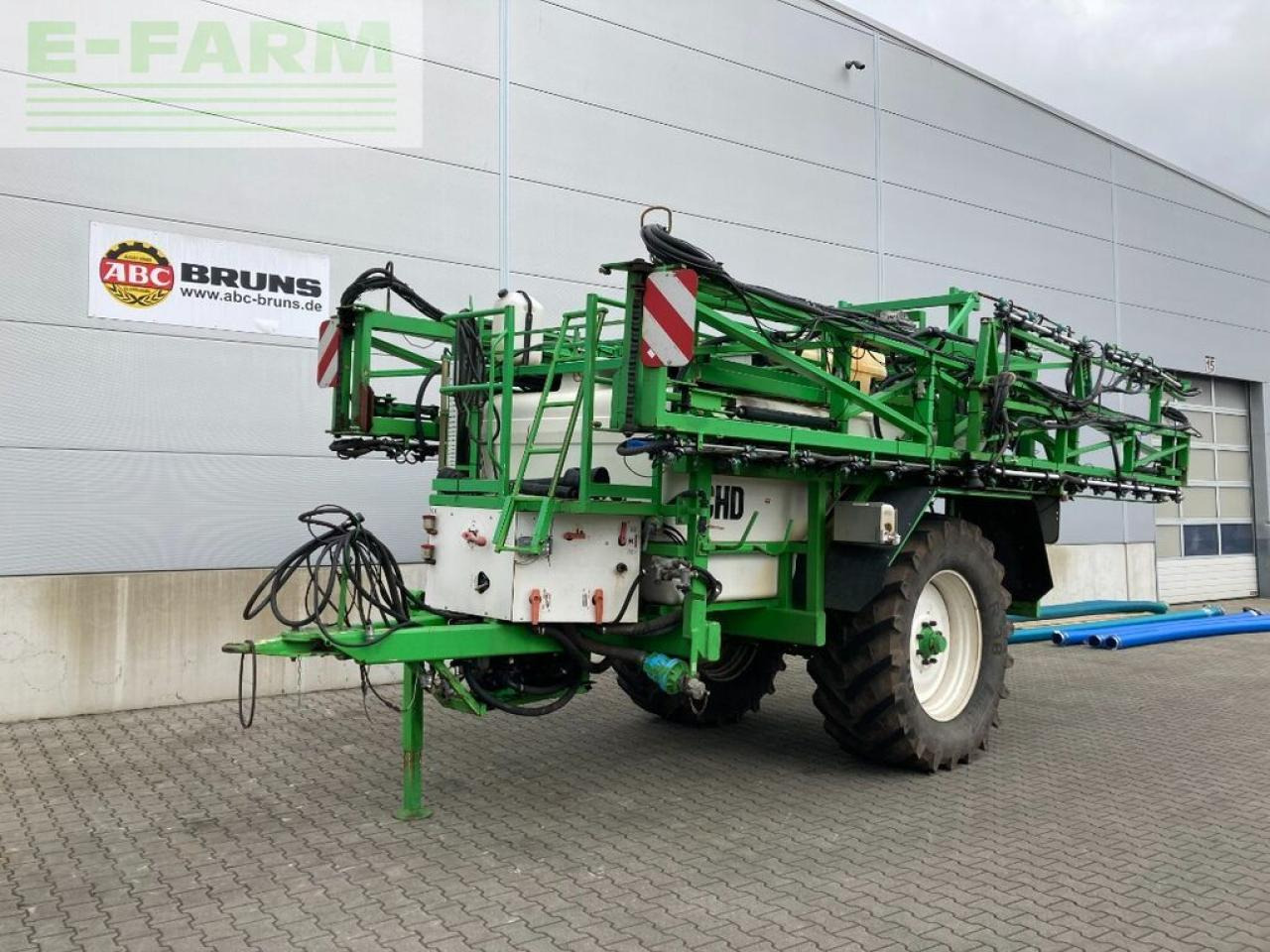 CHD 6045 - Trailed sprayer: picture 1 CHD 6045 - Trailed sprayer: picture 1