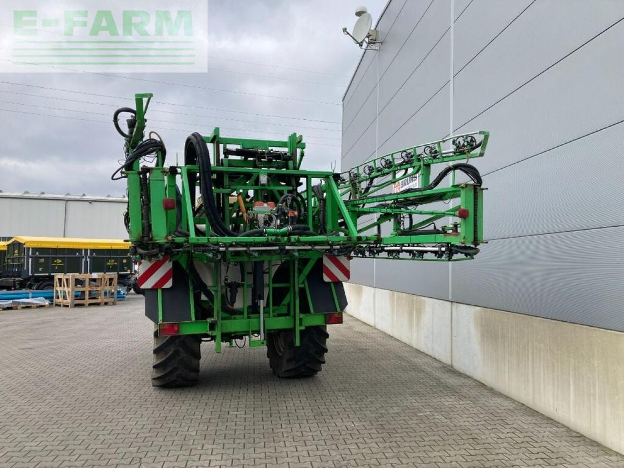 CHD 6045 - Trailed sprayer: picture 4 CHD 6045 - Trailed sprayer: picture 4