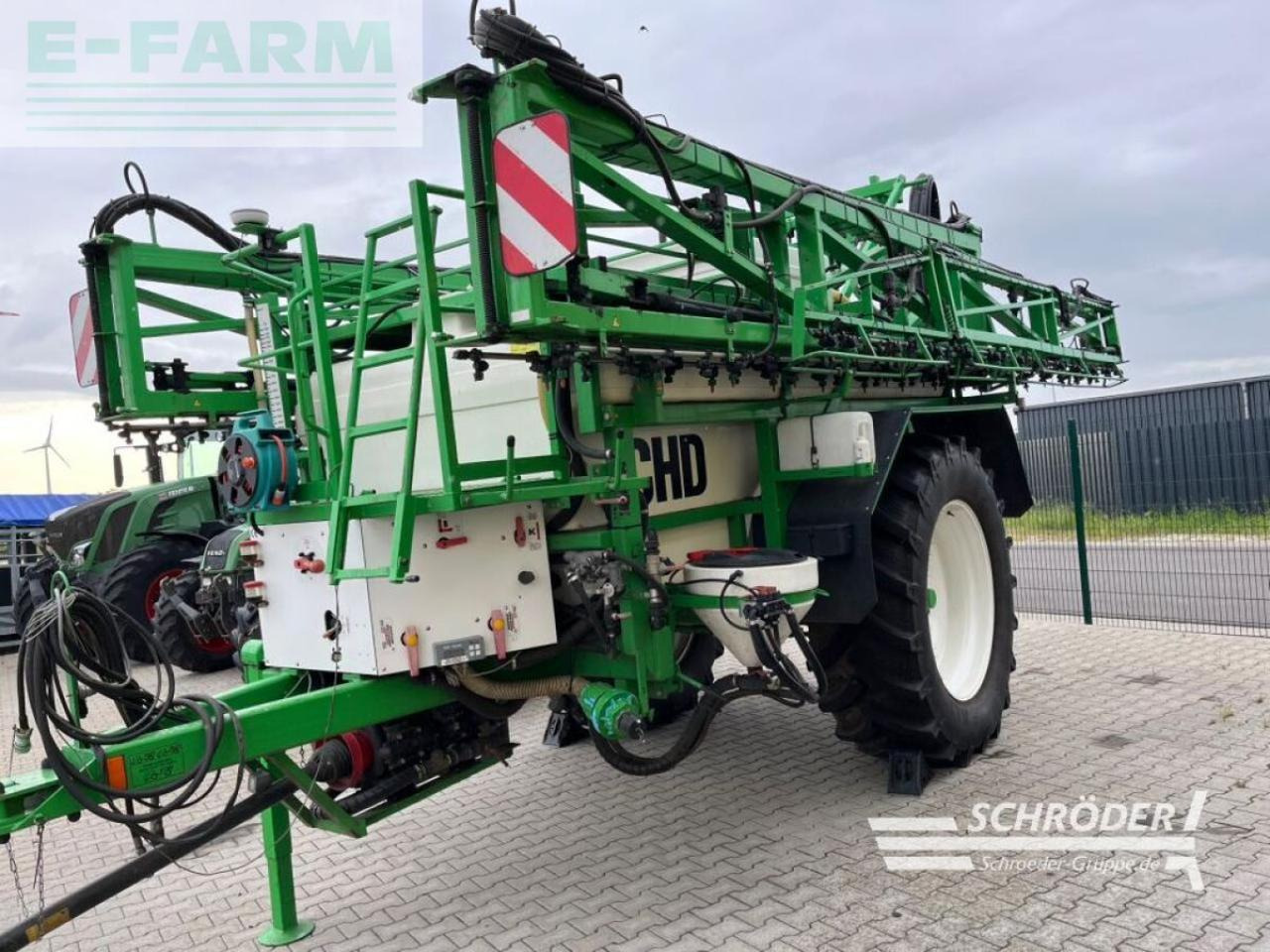 CHD f 5242 - Trailed sprayer: picture 1 CHD f 5242 - Trailed sprayer: picture 1