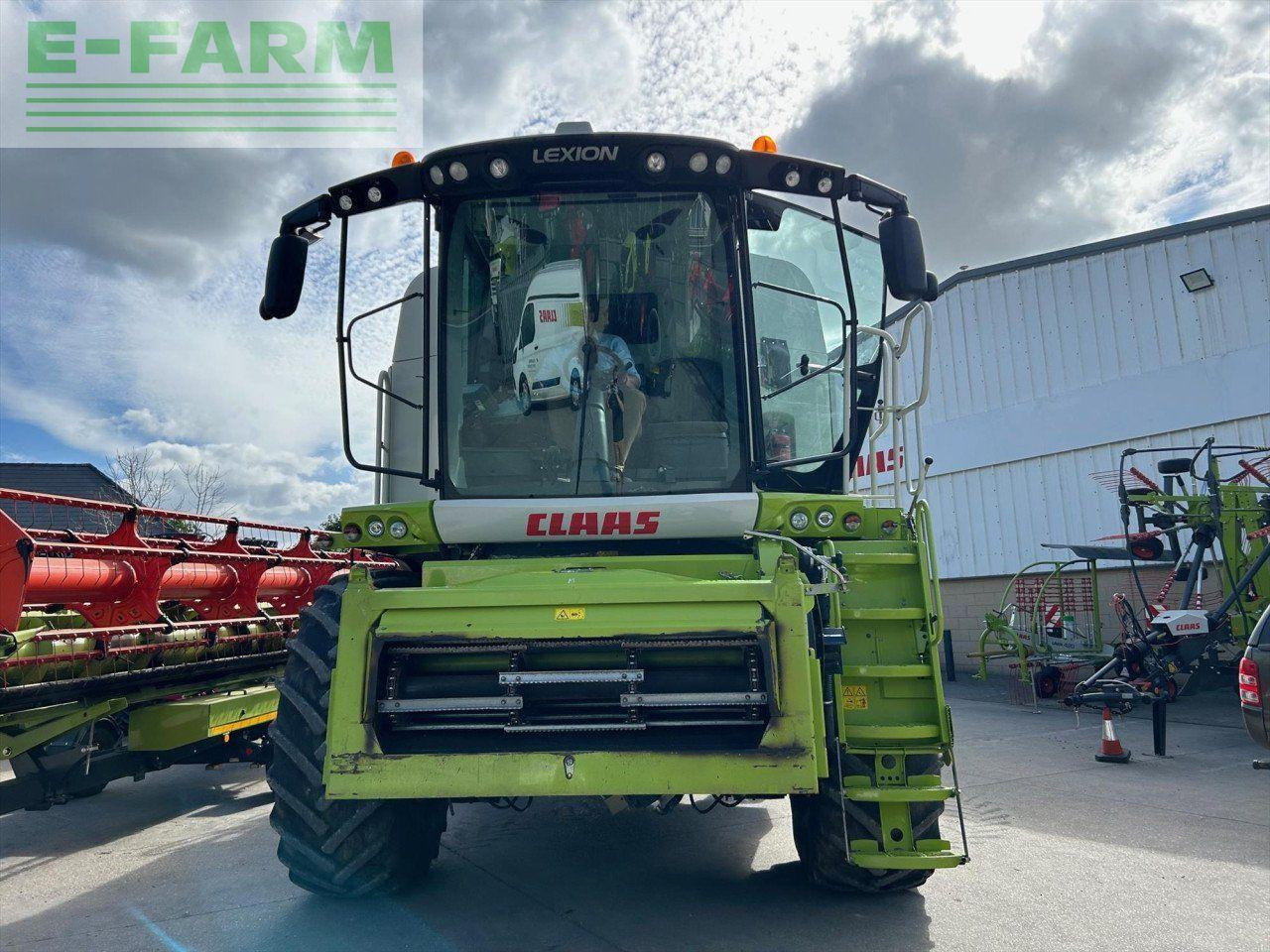 CLAAS LEXION 670 M T4F - Combine harvester: picture 3 CLAAS LEXION 670 M T4F - Combine harvester: picture 3