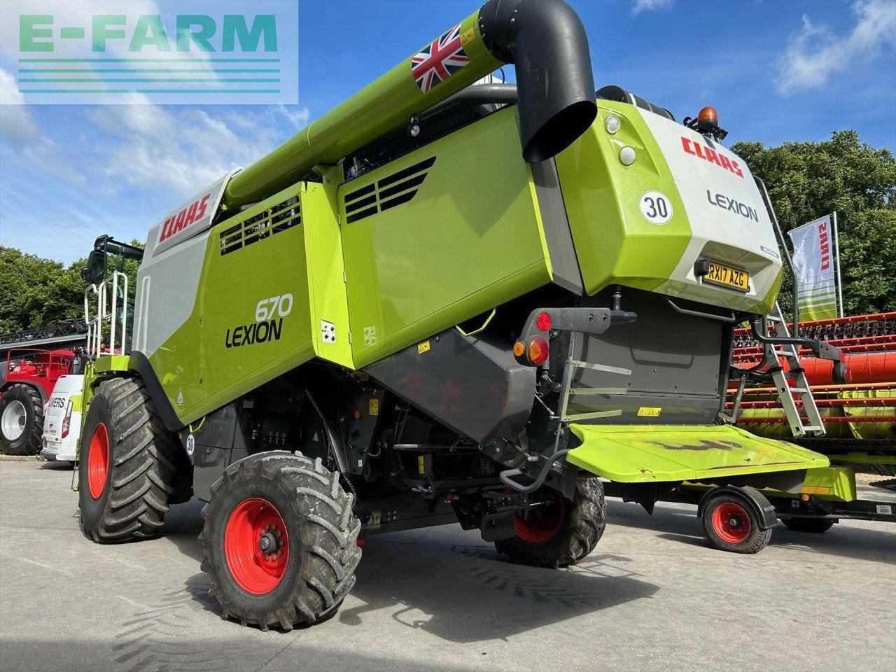 CLAAS LEXION 670 M T4F - Combine harvester: picture 4 CLAAS LEXION 670 M T4F - Combine harvester: picture 4