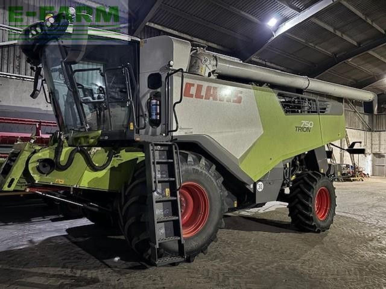 CLAAS TRION 750 - Combine harvester: picture 4 CLAAS TRION 750 - Combine harvester: picture 4