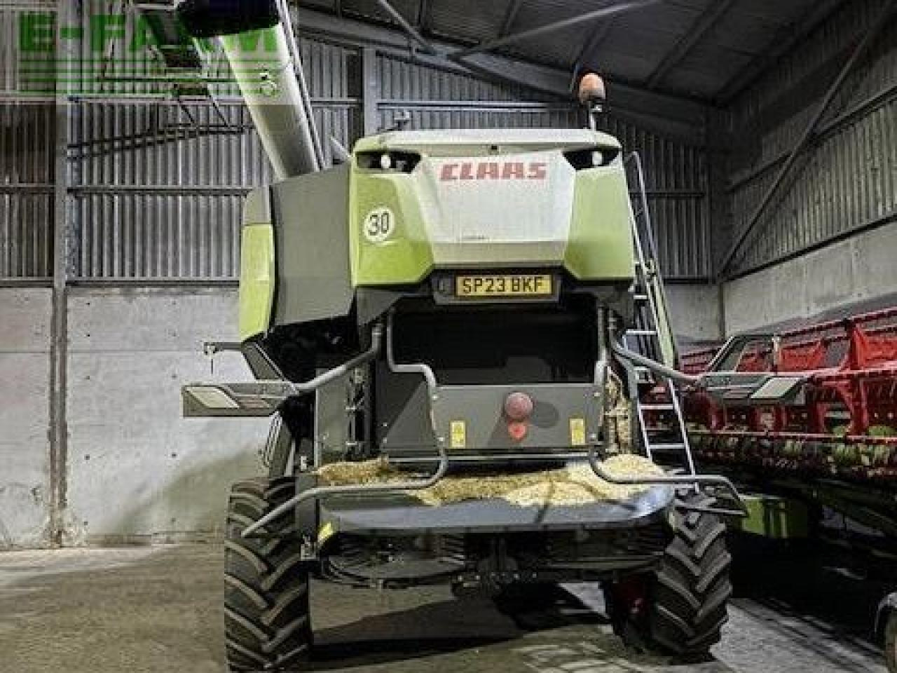 CLAAS TRION 750 - Combine harvester: picture 2 CLAAS TRION 750 - Combine harvester: picture 2