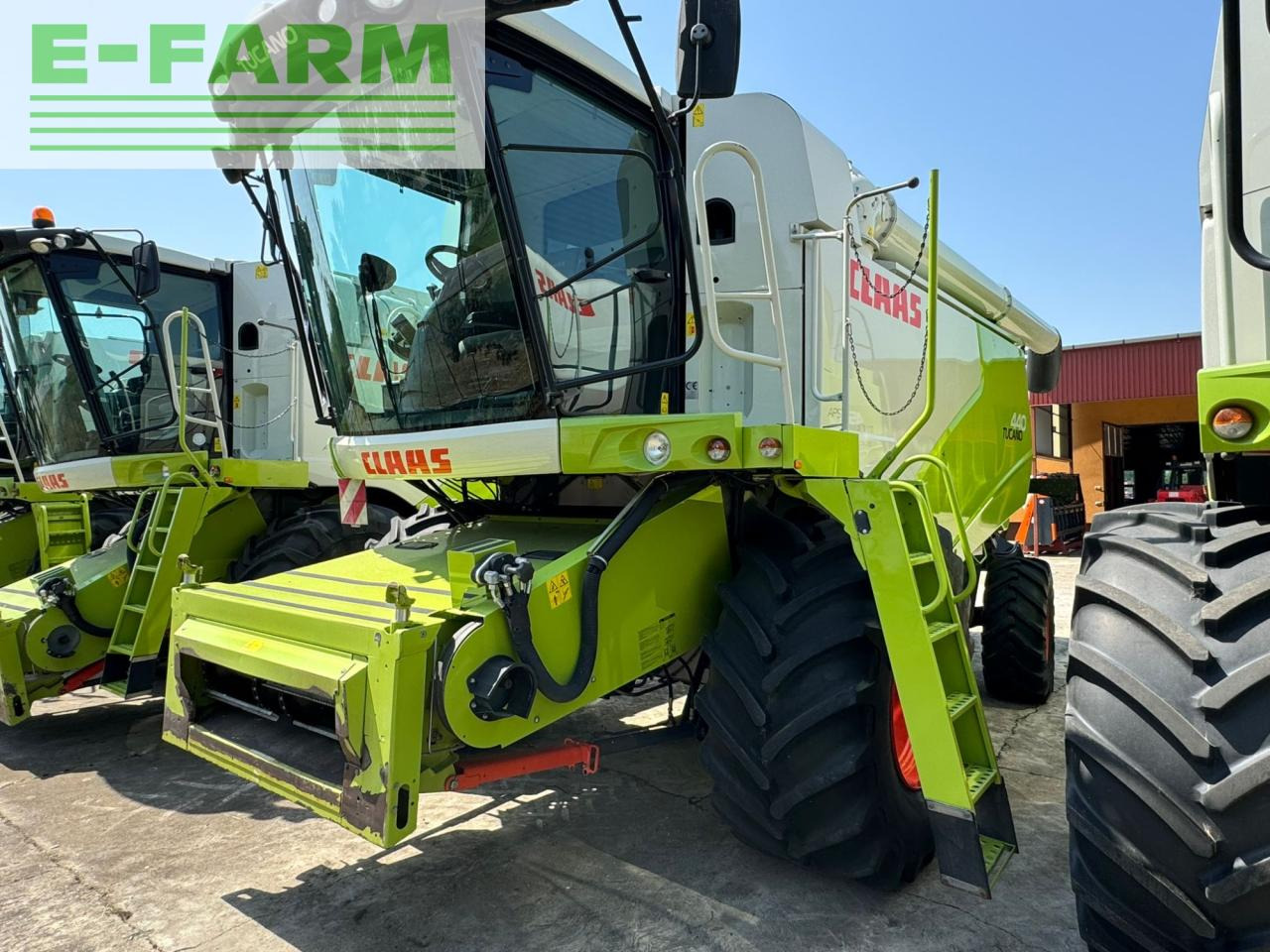 CLAAS Tucano 440 - Combine harvester: picture 1 CLAAS Tucano 440 - Combine harvester: picture 1