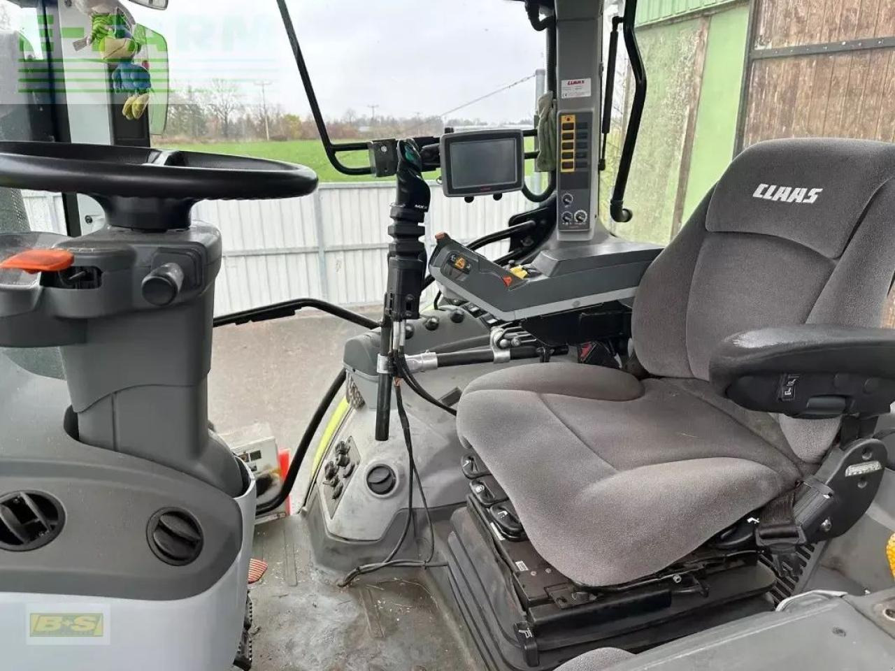 CLAAS arion 620 - Farm tractor: picture 5 CLAAS arion 620 - Farm tractor: picture 5