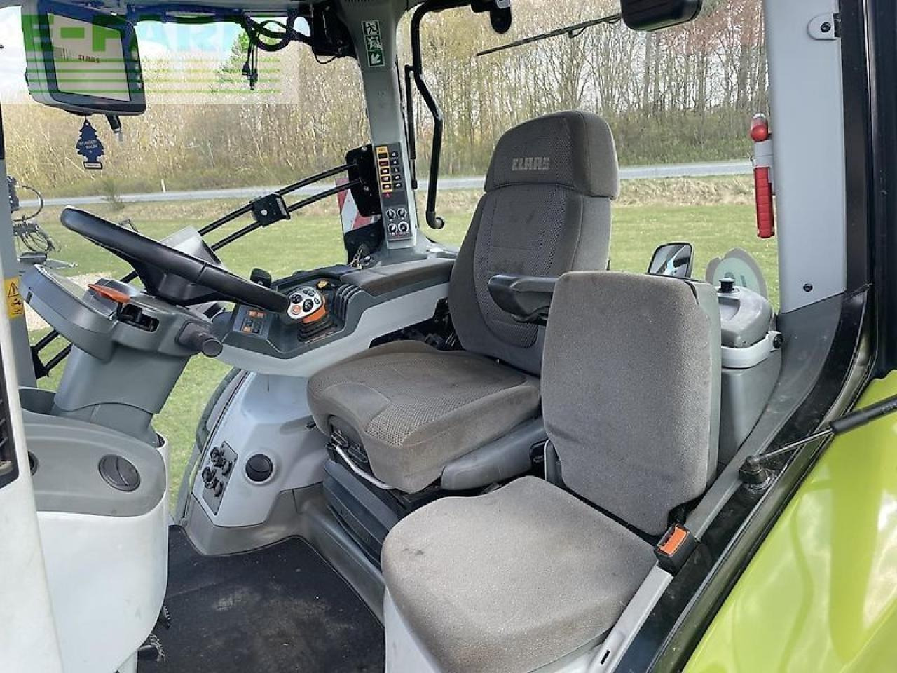 Farm tractor CLAAS axion 870: picture 13
