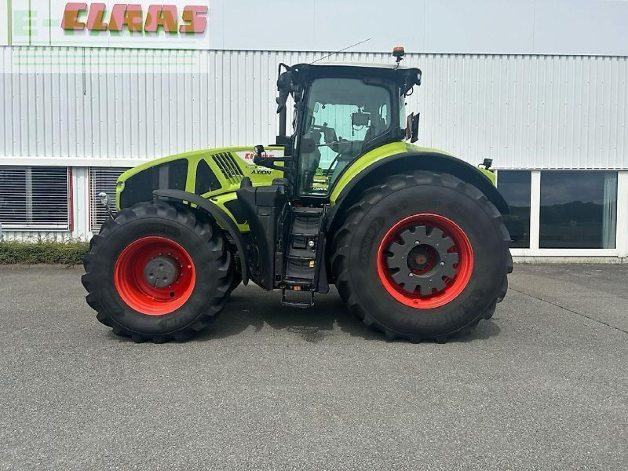 CLAAS axion 960 - Farm tractor: picture 3 CLAAS axion 960 - Farm tractor: picture 3