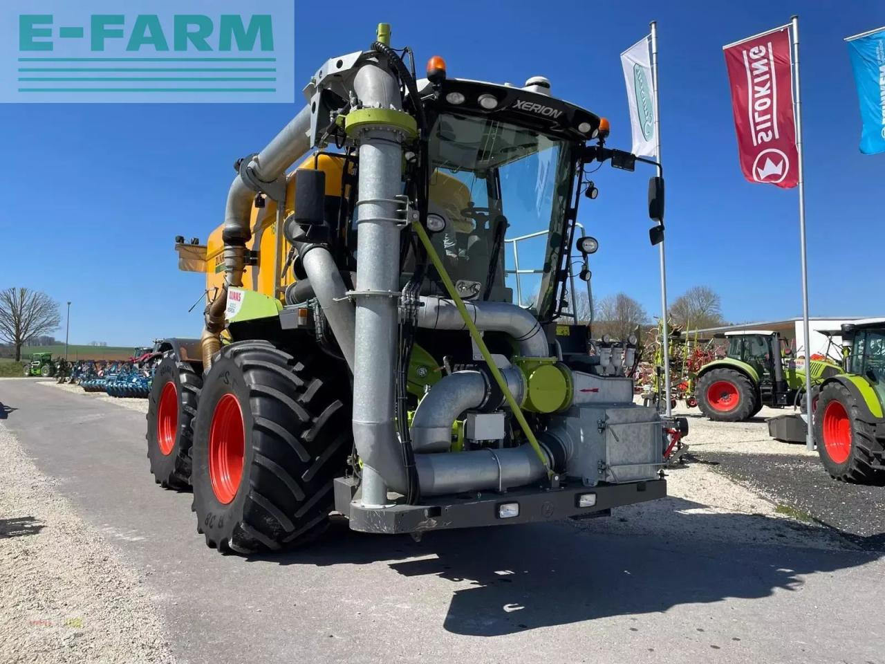 CLAAS claas xerion 4000 saddle trac zunhammer 16m³ preisreduziert SADDLE TRAC - Farm tractor: picture 1 CLAAS claas xerion 4000 saddle trac zunhammer 16m³ preisreduziert SADDLE TRAC - Farm tractor: picture 1