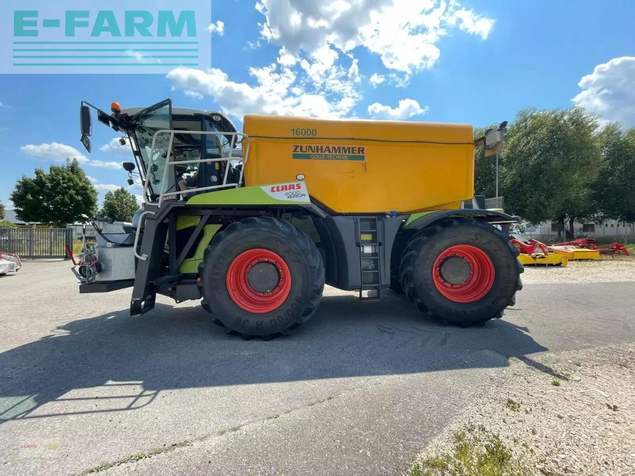CLAAS claas xerion 4000 saddle trac zunhammer 16m³ preisreduziert SADDLE TRAC - Farm tractor: picture 2 CLAAS claas xerion 4000 saddle trac zunhammer 16m³ preisreduziert SADDLE TRAC - Farm tractor: picture 2
