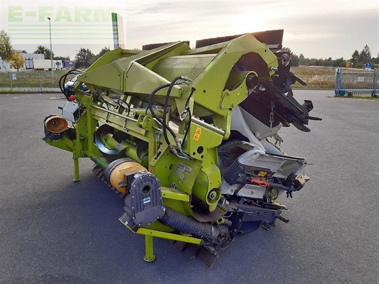 CLAAS gebr. maispflücker corio 875fc - Forage harvester attachment: picture 1 CLAAS gebr. maispflücker corio 875fc - Forage harvester attachment: picture 1