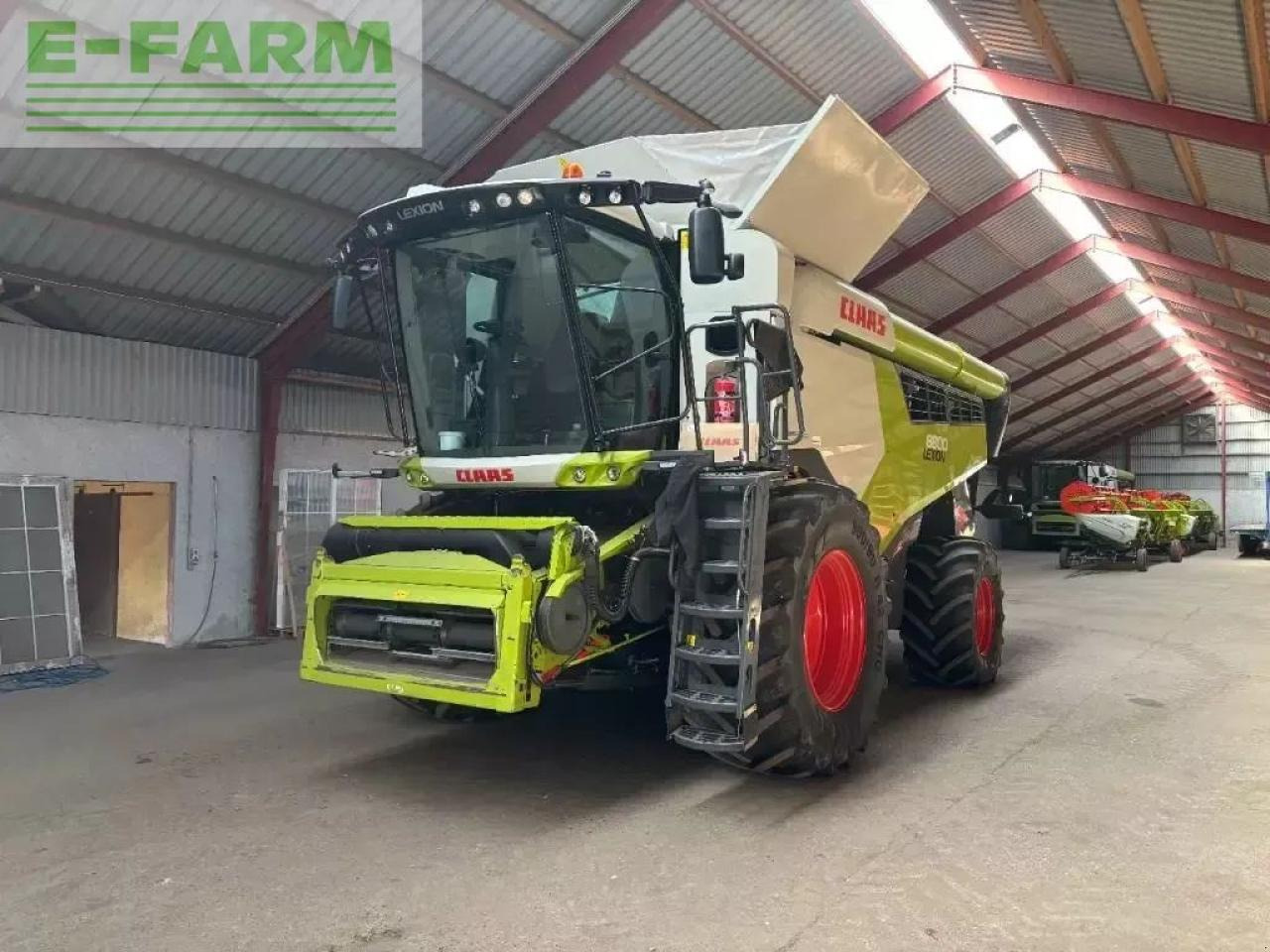 CLAAS lexion 8800 4wd - Combine harvester: picture 1 CLAAS lexion 8800 4wd - Combine harvester: picture 1