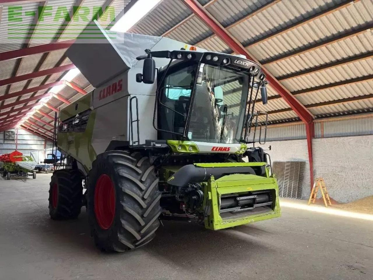 CLAAS lexion 8800 4wd - Combine harvester: picture 2 CLAAS lexion 8800 4wd - Combine harvester: picture 2