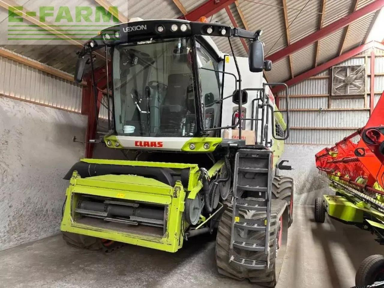 CLAAS lexion 8800 tt 4 wd - Combine harvester: picture 1 CLAAS lexion 8800 tt 4 wd - Combine harvester: picture 1