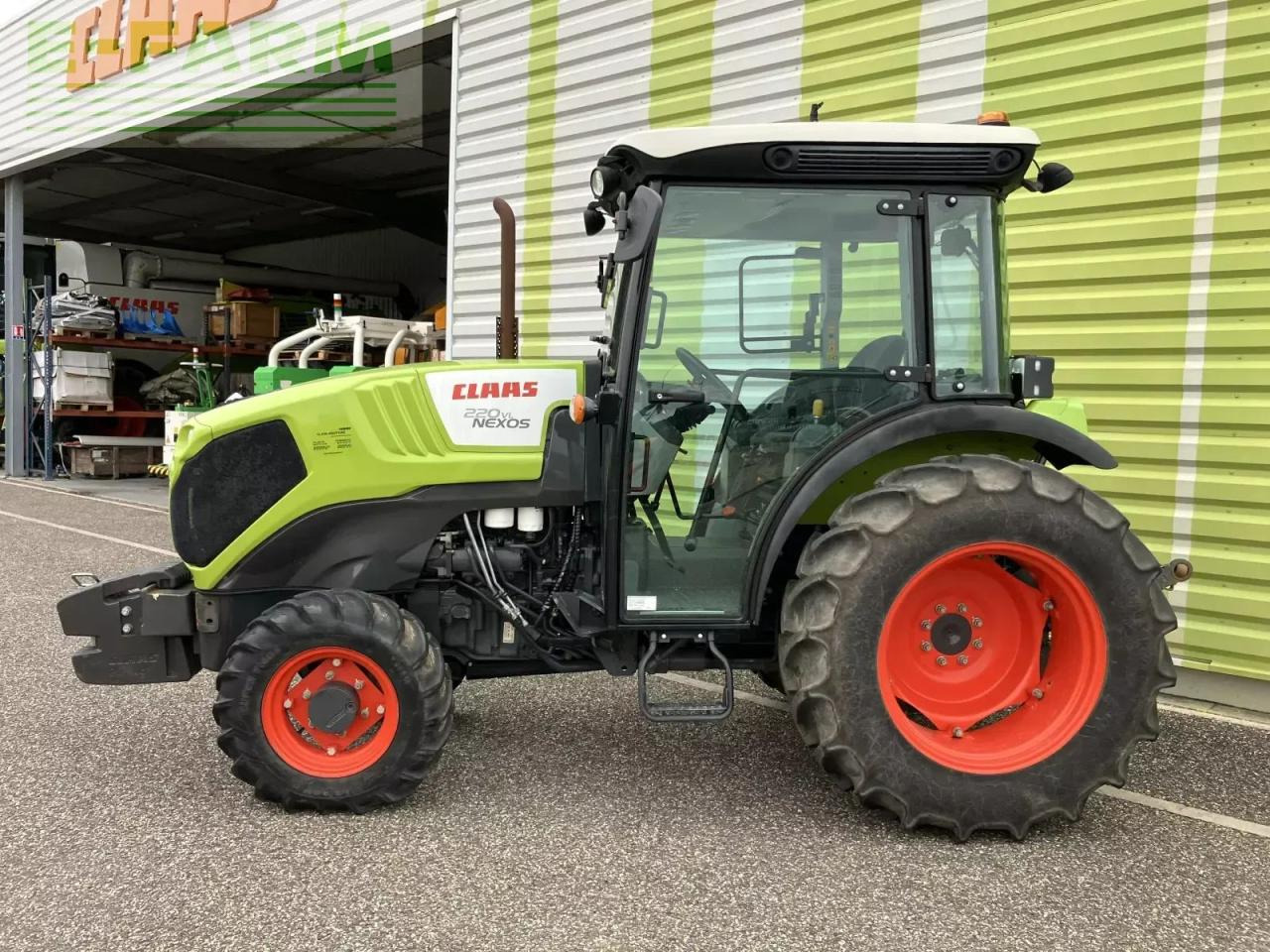 CLAAS nexos 220 vl cabine VL - Farm tractor: picture 2 CLAAS nexos 220 vl cabine VL - Farm tractor: picture 2