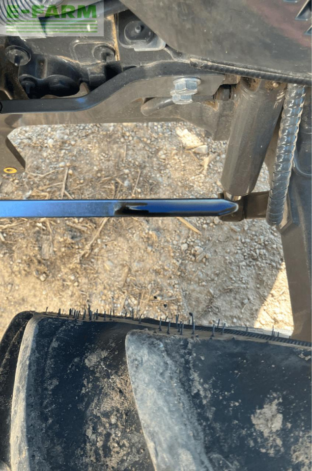 CLAAS nexos 240 l cabine - Farm tractor: picture 4 CLAAS nexos 240 l cabine - Farm tractor: picture 4