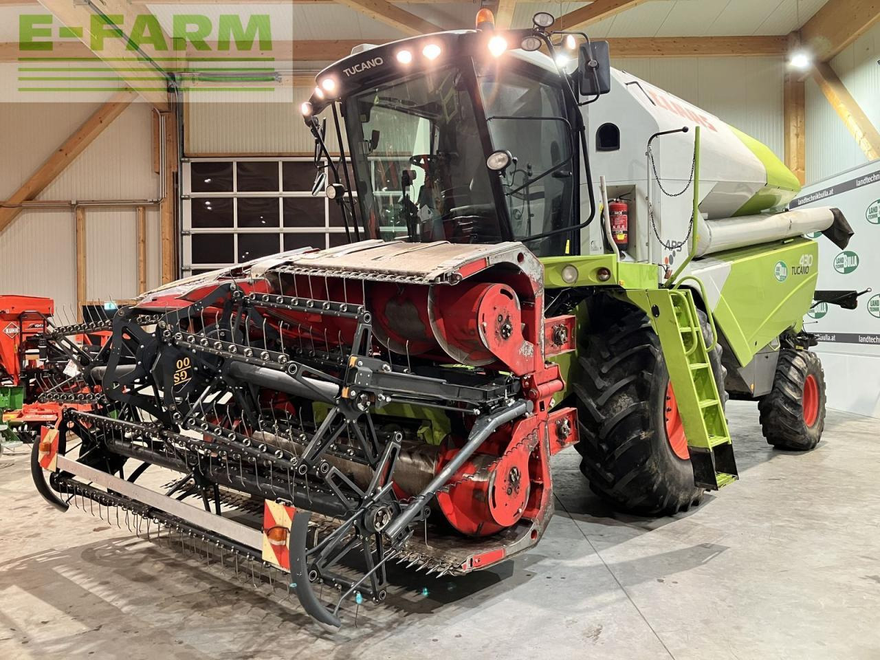 CLAAS tucano 430 - Combine harvester: picture 1 CLAAS tucano 430 - Combine harvester: picture 1