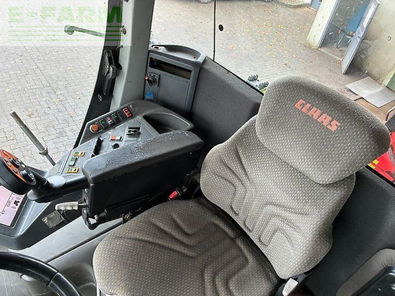 CLAAS xerion 3300 trac TRAC - Farm tractor: picture 3 CLAAS xerion 3300 trac TRAC - Farm tractor: picture 3