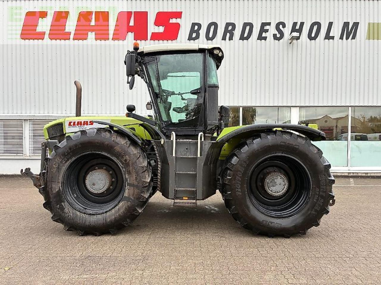 CLAAS xerion 3300 trac TRAC - Farm tractor: picture 1 CLAAS xerion 3300 trac TRAC - Farm tractor: picture 1