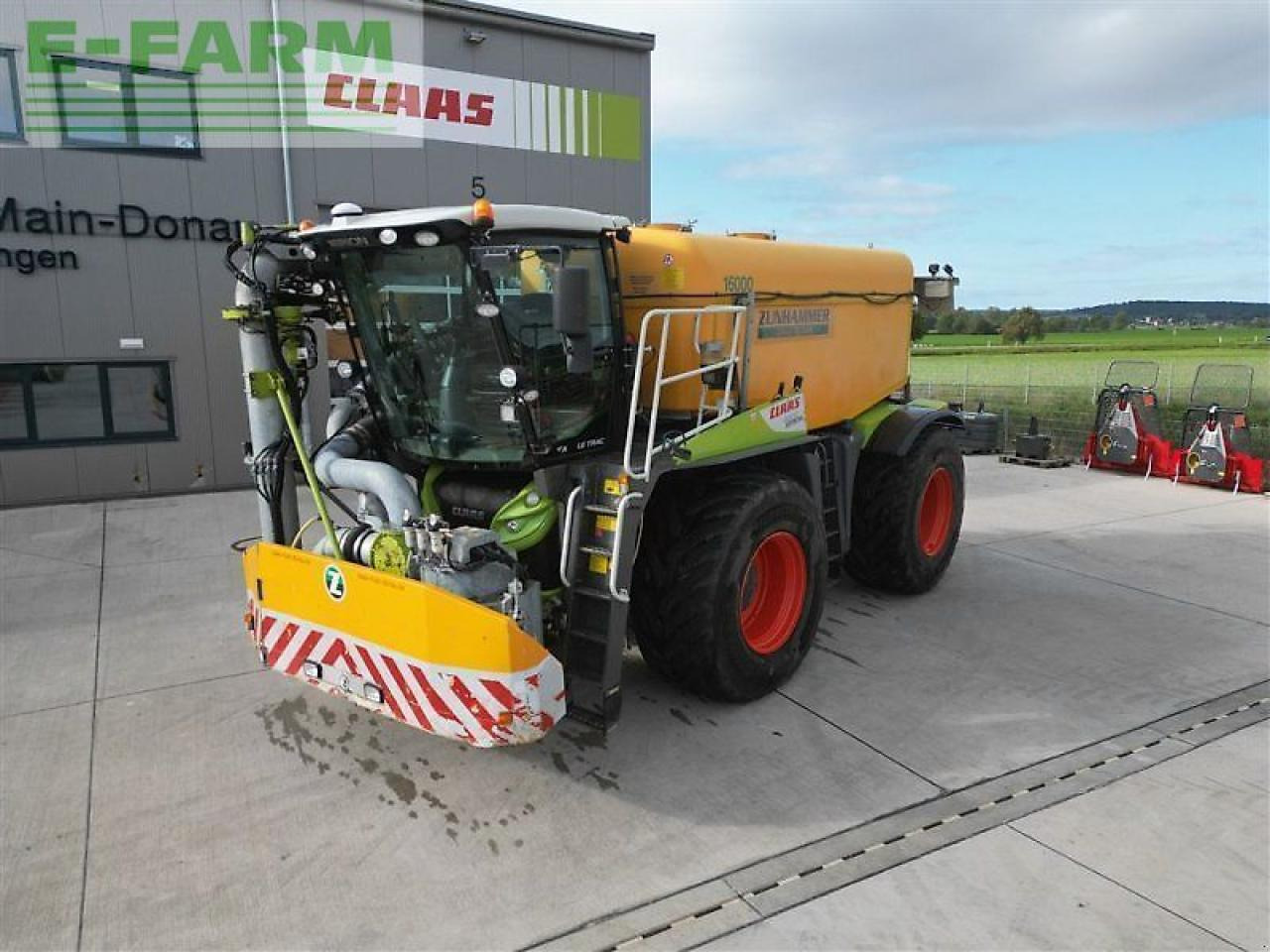 CLAAS xerion 4000 saddle trac SADDLE TRAC - Farm tractor: picture 1 CLAAS xerion 4000 saddle trac SADDLE TRAC - Farm tractor: picture 1