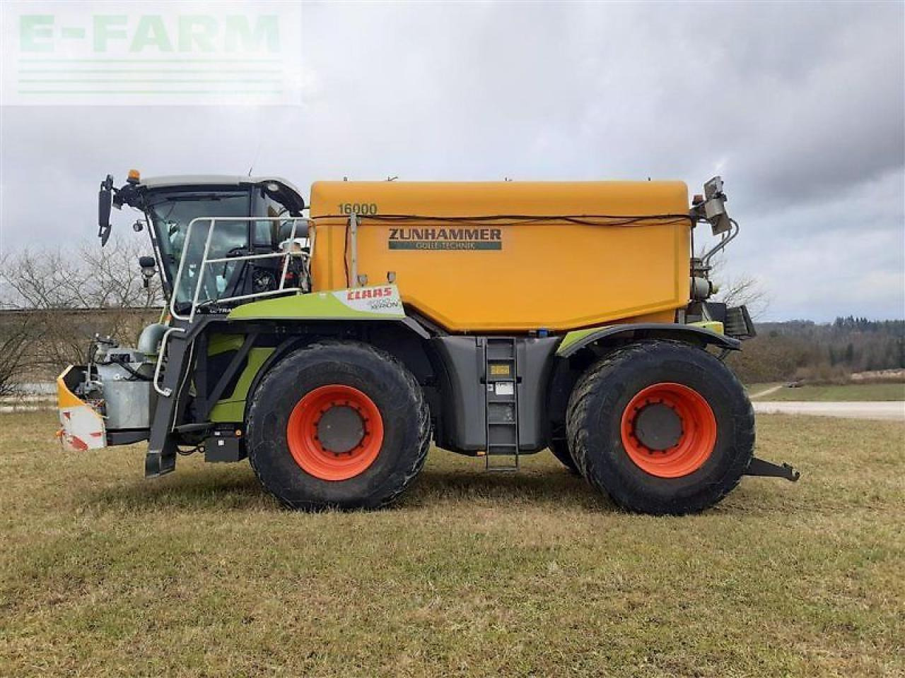 CLAAS xerion 4000 saddle trac SADDLE TRAC - Self-propelled sprayer: picture 4 CLAAS xerion 4000 saddle trac SADDLE TRAC - Self-propelled sprayer: picture 4
