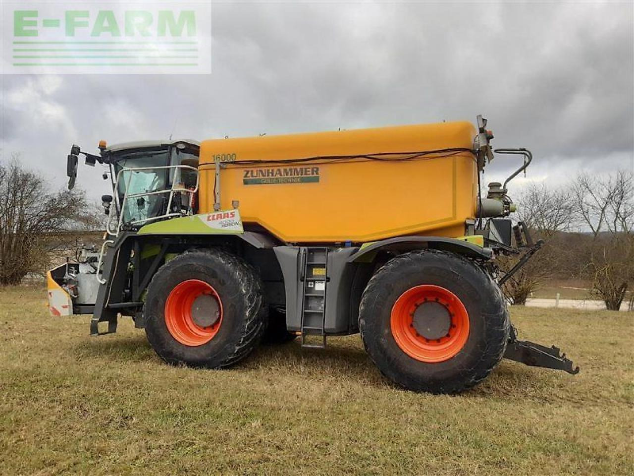 CLAAS xerion 4000 saddle trac SADDLE TRAC - Self-propelled sprayer: picture 5 CLAAS xerion 4000 saddle trac SADDLE TRAC - Self-propelled sprayer: picture 5