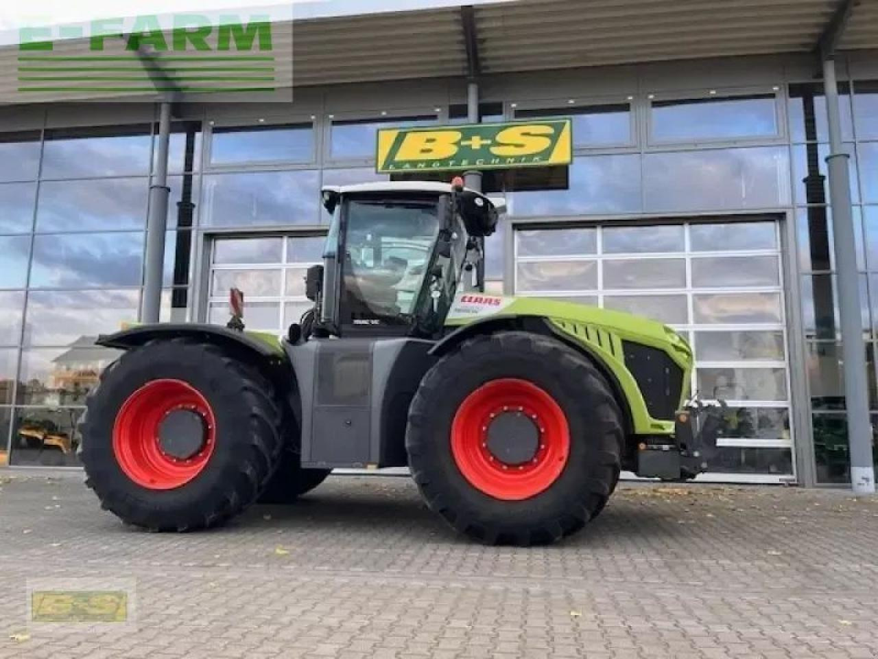 CLAAS xerion 4000 trac vc TRAC VC - Farm tractor: picture 1 CLAAS xerion 4000 trac vc TRAC VC - Farm tractor: picture 1