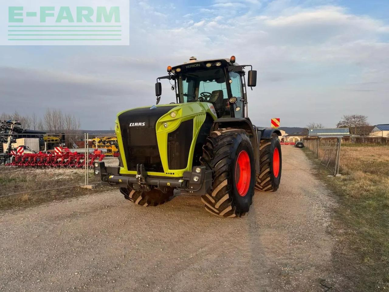 CLAAS xerion 5000 - Farm tractor: picture 1 CLAAS xerion 5000 - Farm tractor: picture 1