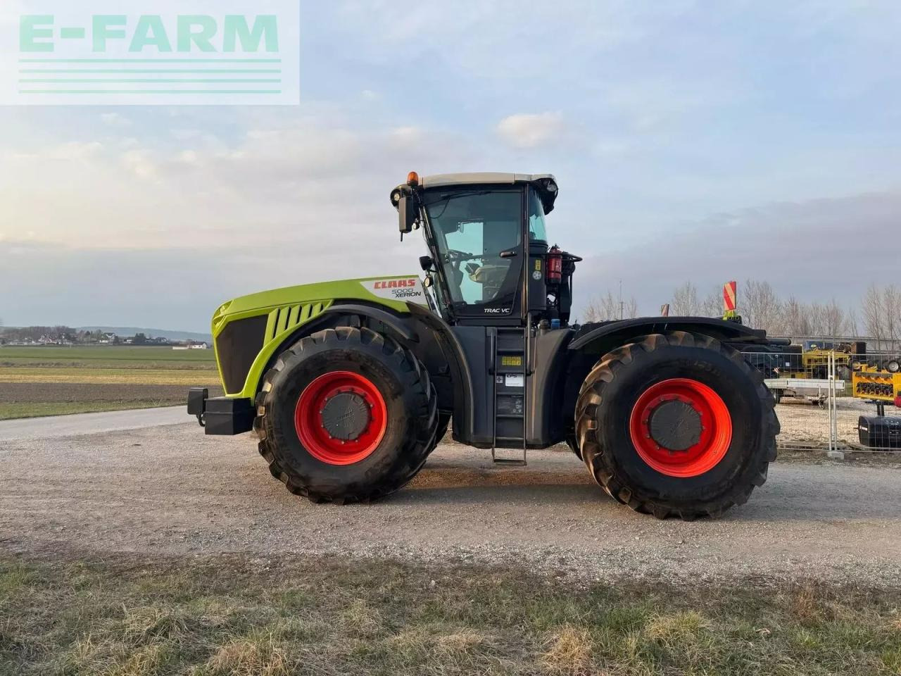 CLAAS xerion 5000 - Farm tractor: picture 2 CLAAS xerion 5000 - Farm tractor: picture 2
