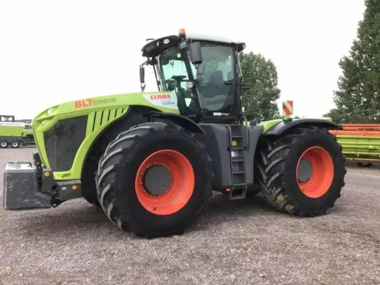 CLAAS xerion 5000 trac TRAC - Farm tractor: picture 1 CLAAS xerion 5000 trac TRAC - Farm tractor: picture 1