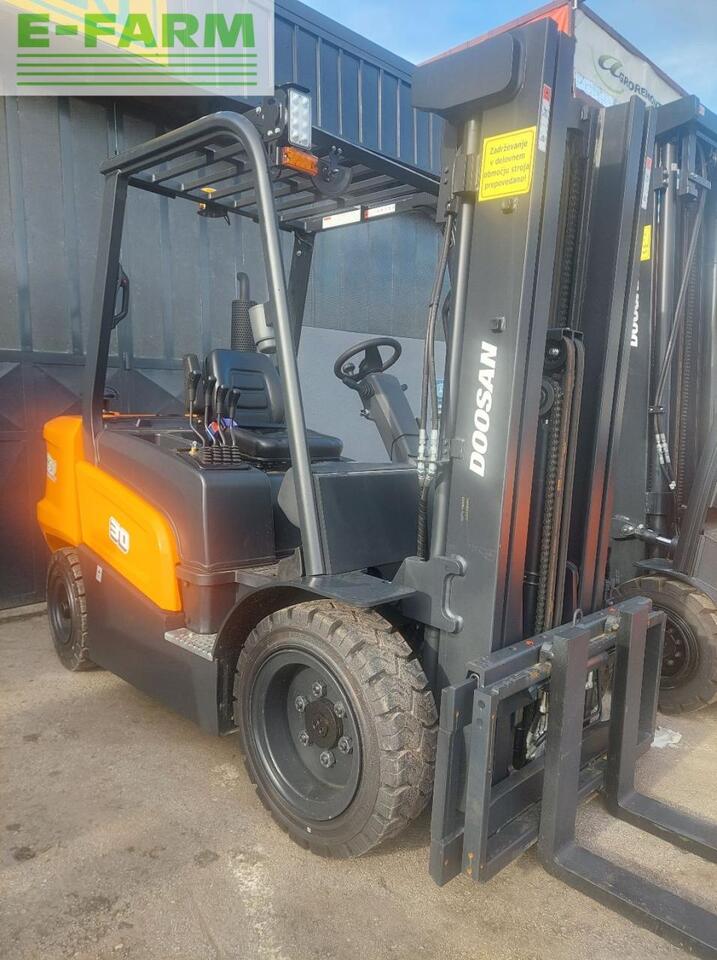 Doosan D30NXS - Forklift: picture 1 Doosan D30NXS - Forklift: picture 1