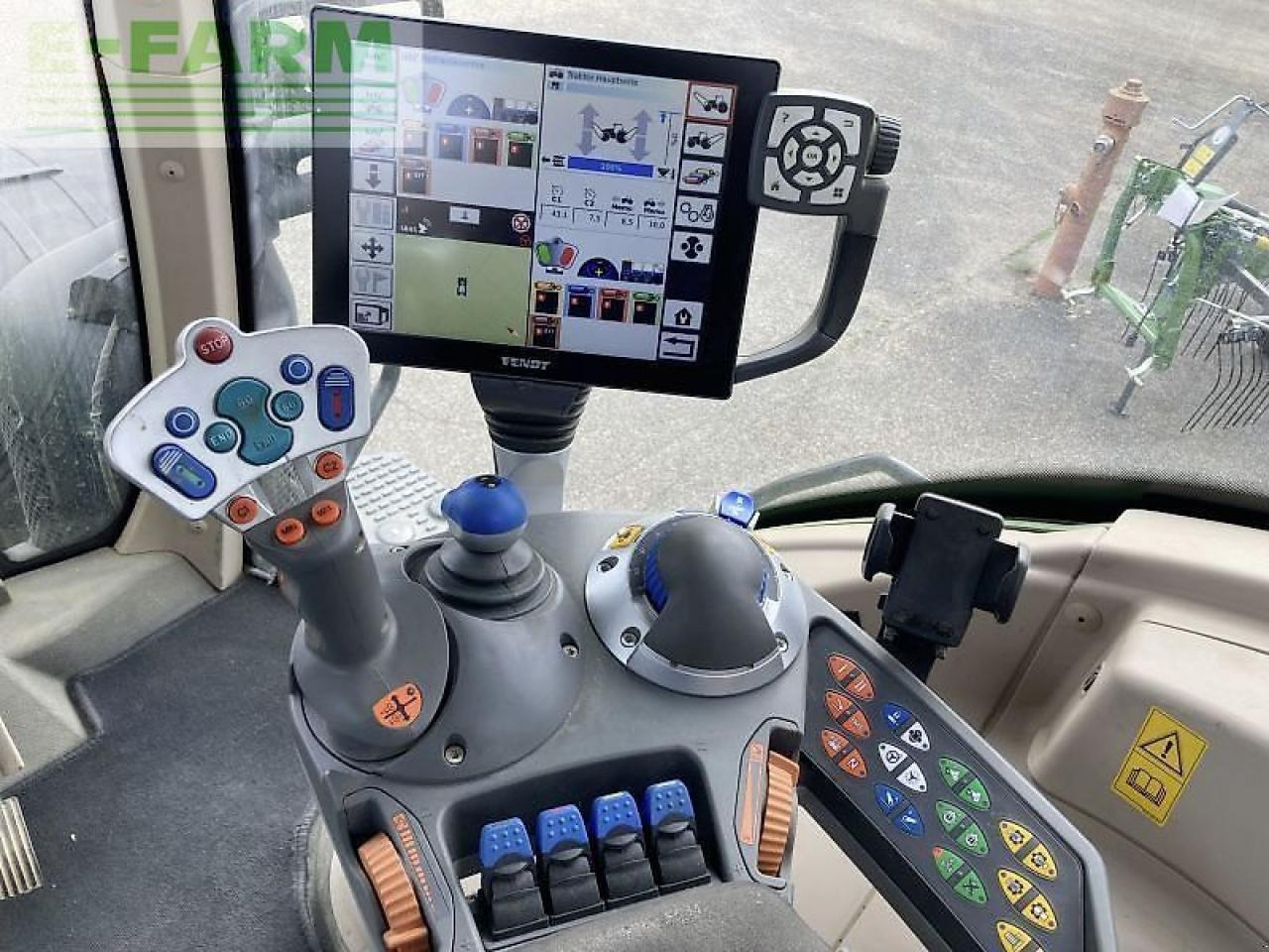 Farm tractor Fendt 824 vario s4 profi plus ProfiPlus: picture 15