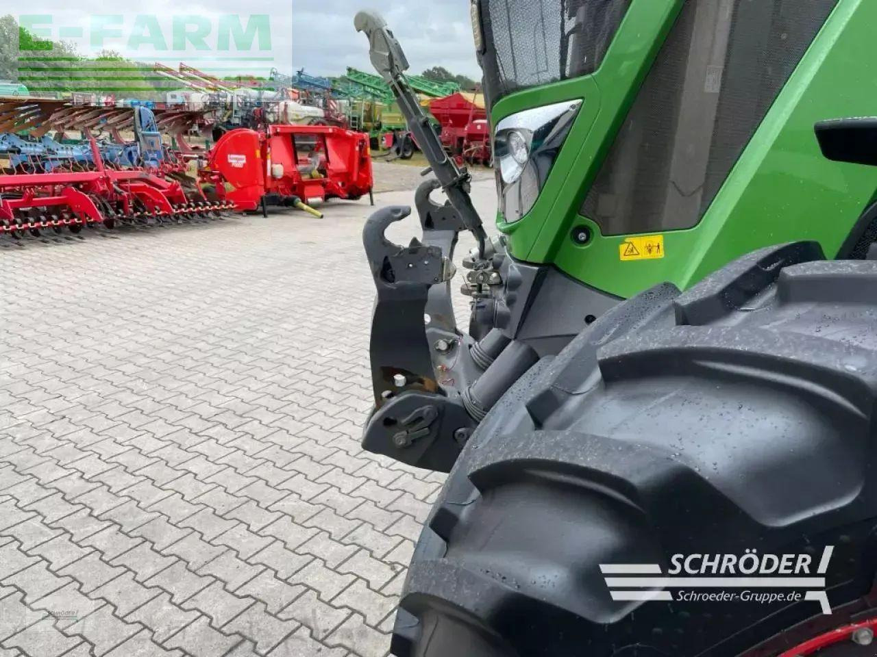 Farm tractor Fendt 824 vario s4 profi plus ProfiPlus: picture 15 Farm tractor Fendt 824 vario s4 profi plus ProfiPlus: picture 15