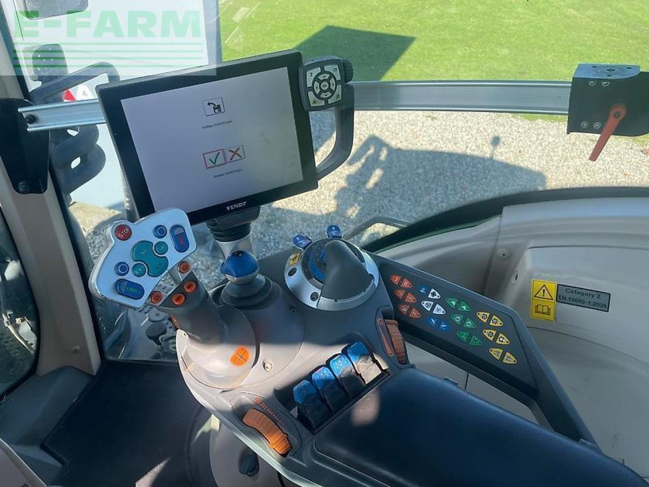 Farm tractor Fendt 828 vario s4: picture 6