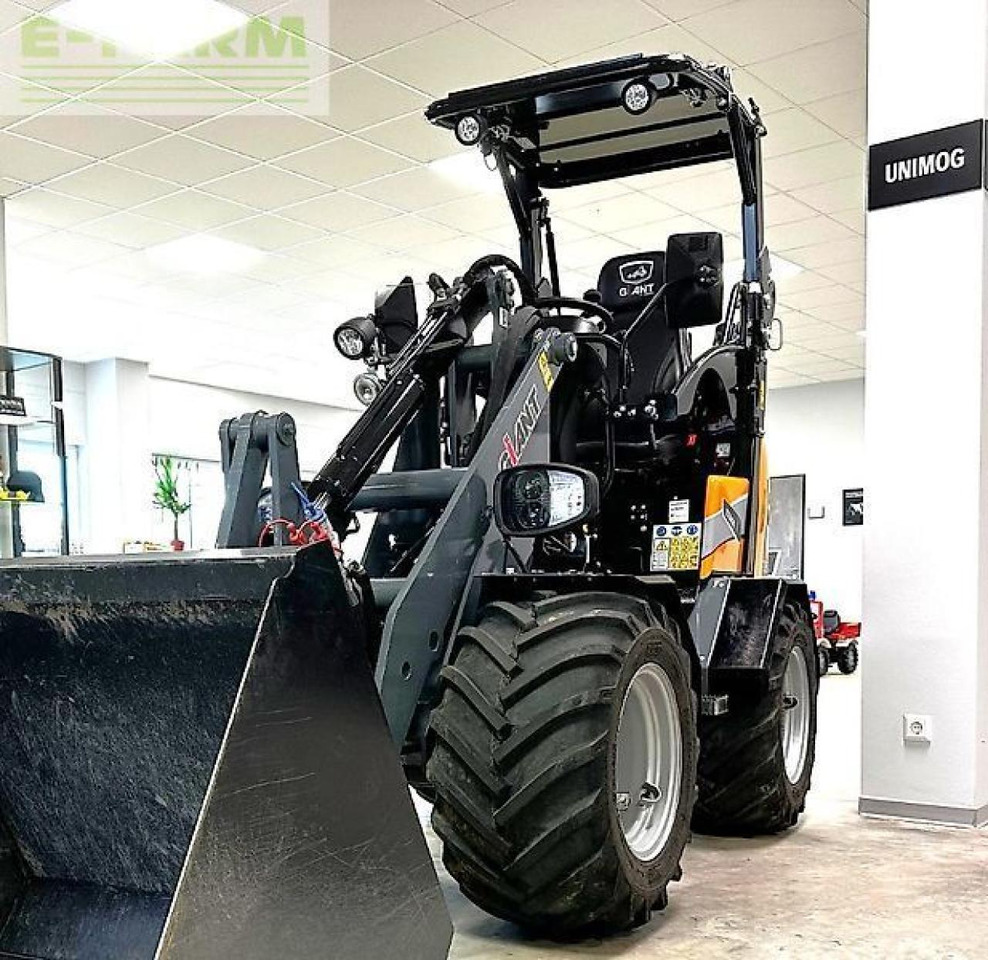 Giant g1500 radlader/hoflader - Mini excavator: picture 3 Giant g1500 radlader/hoflader - Mini excavator: picture 3