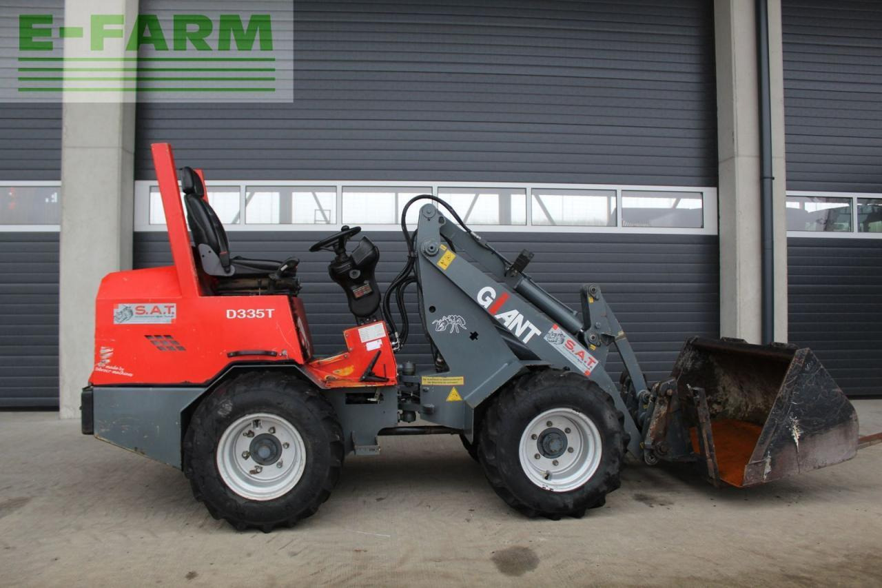 Giant hoflader d 335 t - Mini excavator: picture 5 Giant hoflader d 335 t - Mini excavator: picture 5
