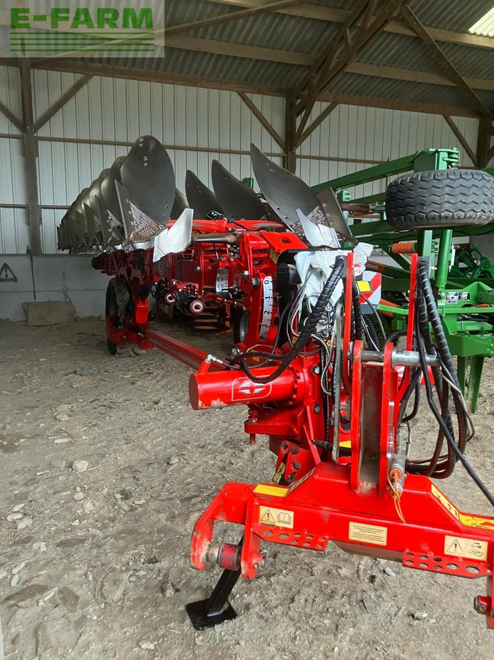 Gregoire Besson 8 corps - Plough: picture 1 Gregoire Besson 8 corps - Plough: picture 1